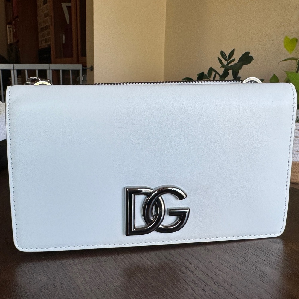 Dolce & Gabbana Bag - White; Silver hardware; Calfskin leather; Great condition